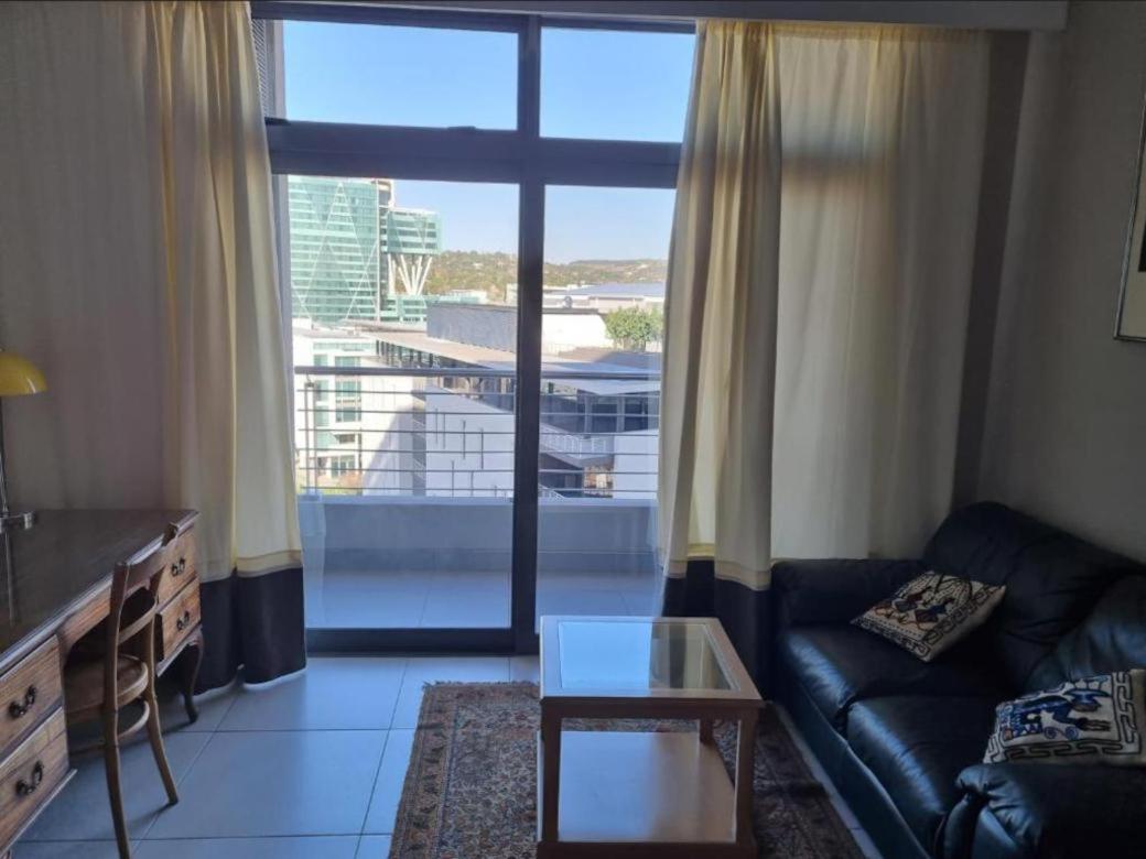 Menlyn Maine Apartments Pretoria-Noord Exterior foto